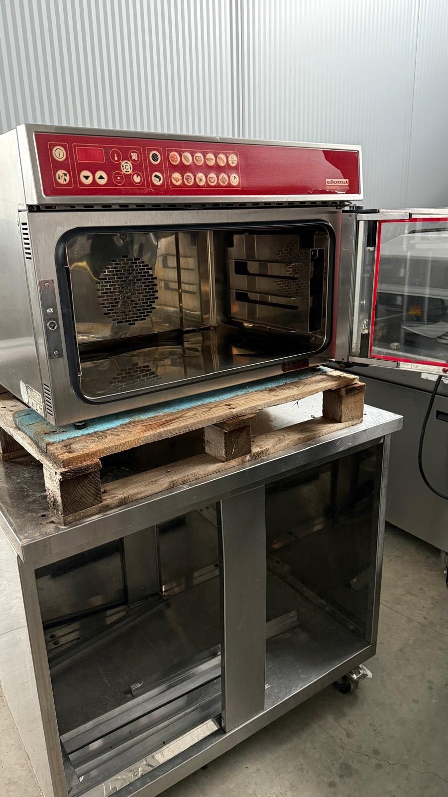 Cuptor patiserie gastronomie Eloma germania 3 tavi 600x400