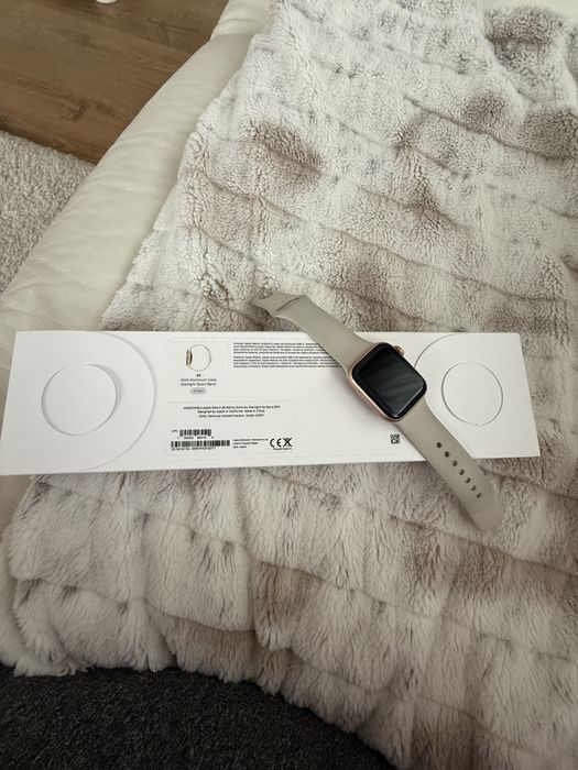 Apple watch SE Gold Aluminium Case-40 MM