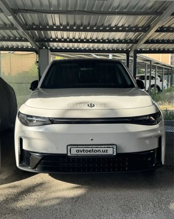 Leapmotor C10 Gibrid 2-pozitsa