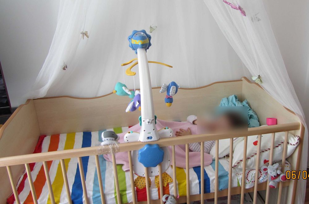 Patut lemn bebelusi cu 2 etaje, sertar si saltea antialergica cocos