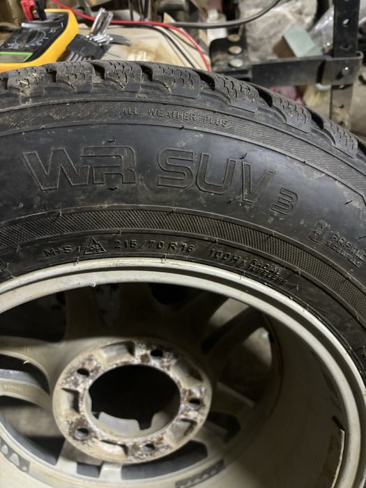 Nokian 215 70 16