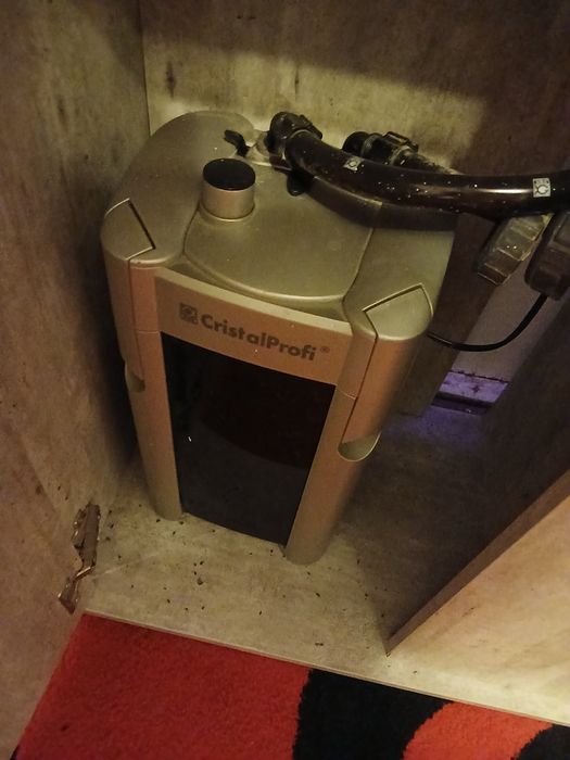 Vând acvarium cu totul