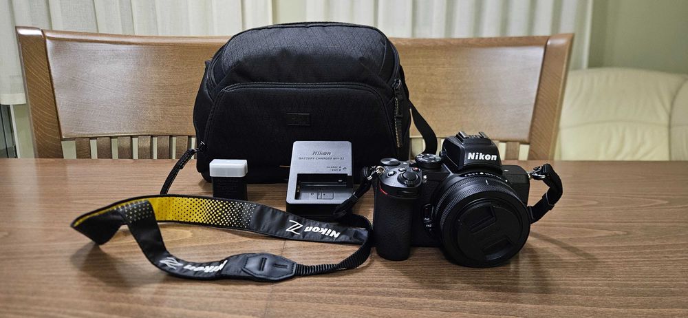 Продавам фотоапарат Nikon Z50