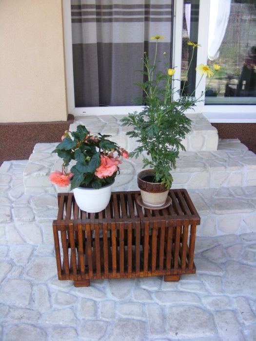 Vand suport flori din lemn