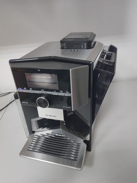 Espresor Siemens EQ 9 Plus ExtraKlasse cu ecran color si cana lapte