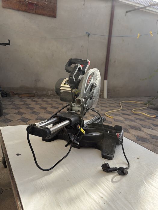 Sotiladi: Torцовочная pила (EPA PT-10/254) – mukammal holatda!