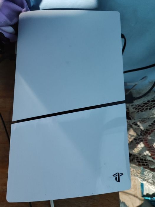 Ps5 slim, cu port disc și maneta originală