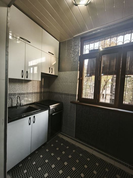 Срочно! 2- комн кВ. 2-й этаж. 52-м². Не Торец. Куйлюк Массив-3.