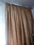 Vând perdea degrade și draperie din catifea crem cu inserții aurii