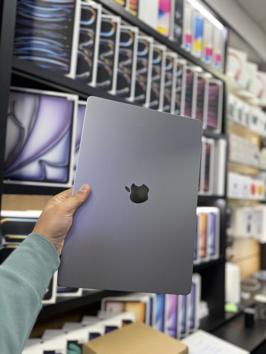 MacBook Air 15 inch M2 8/256 B/U