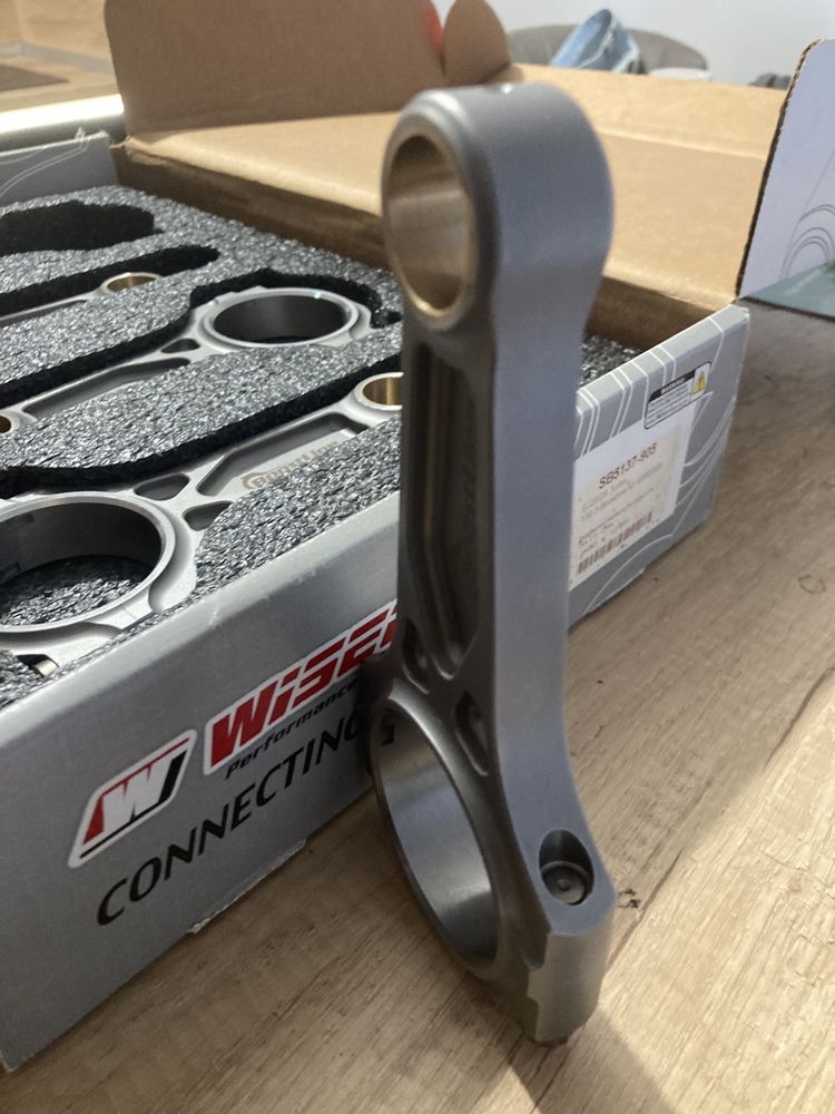 Ковани биели WISECO BoostLine за Subaru EJ20/EJ25 Turbo двигатели