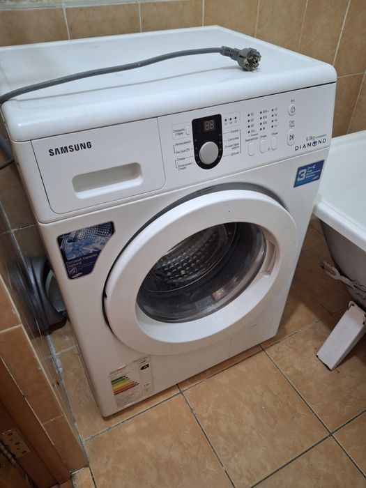 Продам б/у стиральную машину на запчасти.