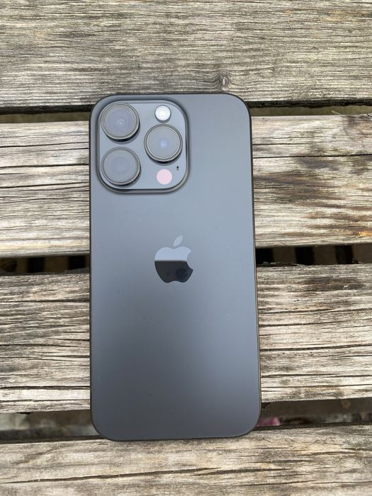 Продавам iphone 15 pro