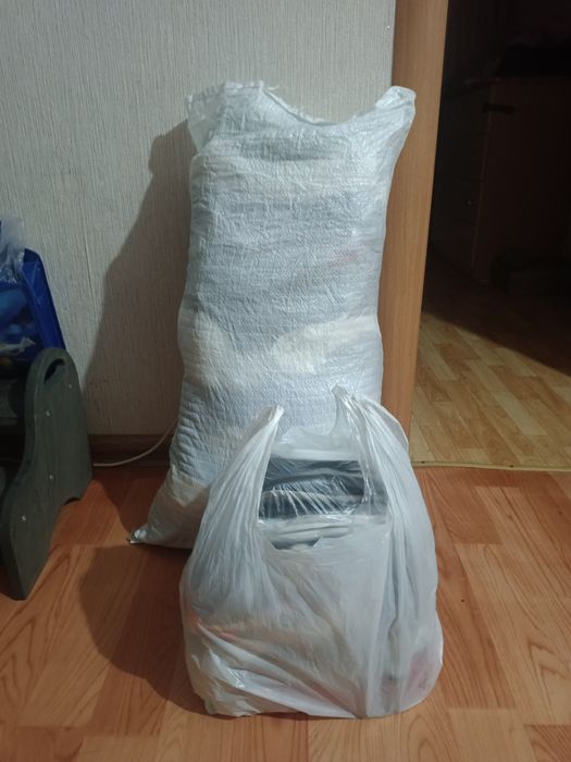 Отдам срочно много вещей и обуви