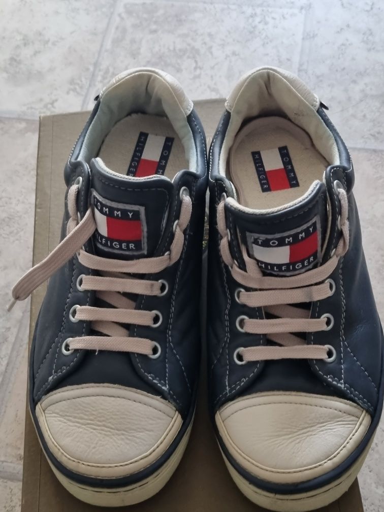 Papuci. piele si Tommy Hilfiger
