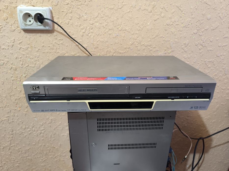 Видеомагнитофон+двд JVC Original