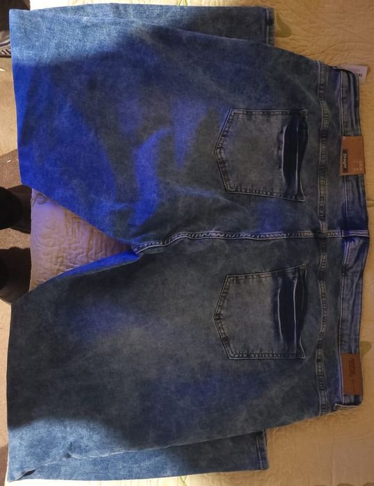Vând blugi denim