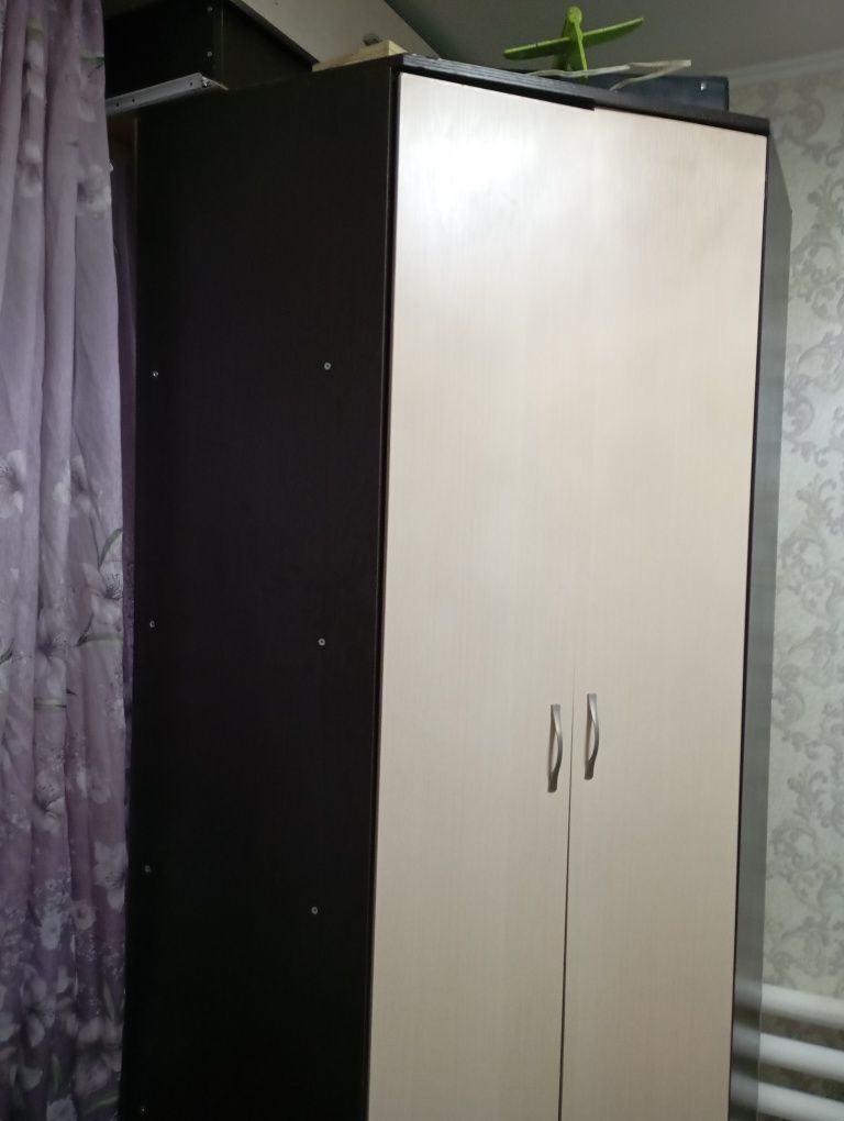 Продам угловой шкаф