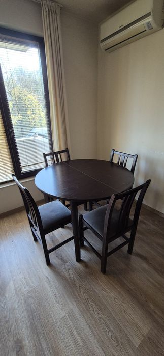 Трапеза маса със столове