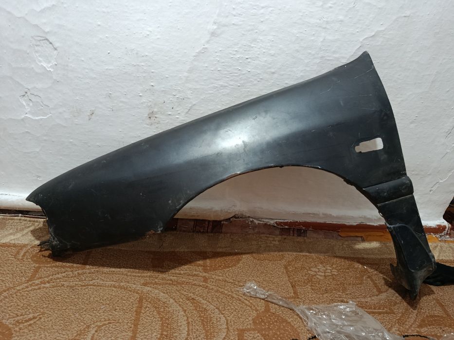 Крыло 2 шт продам