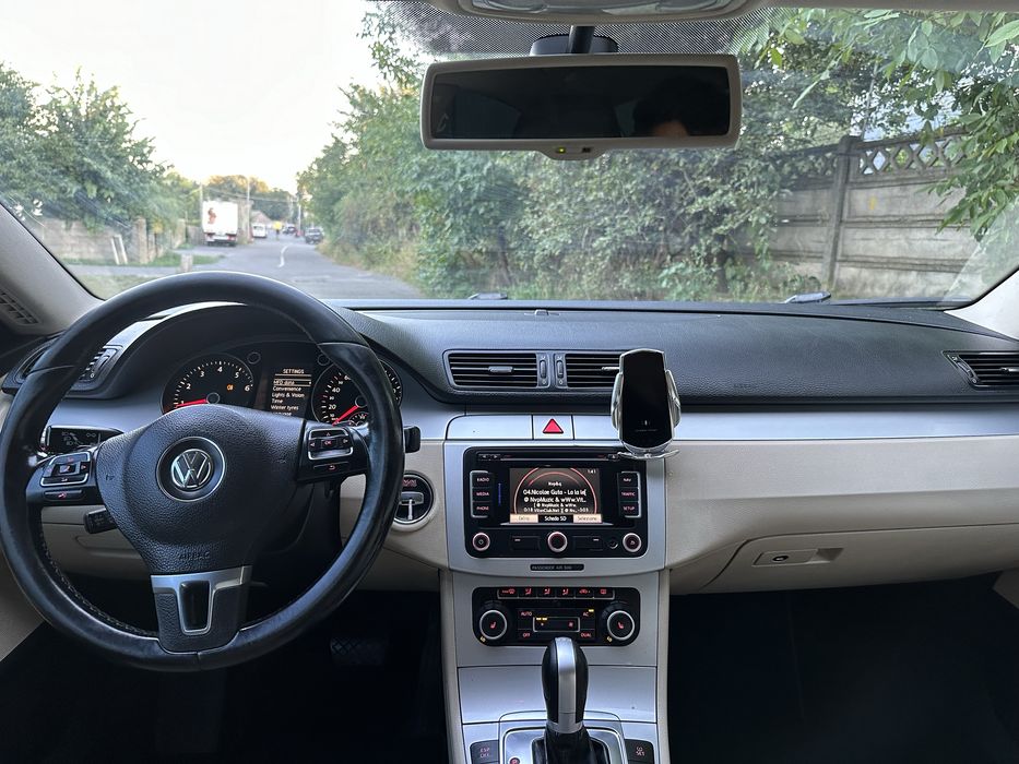 Vând Passat CC.