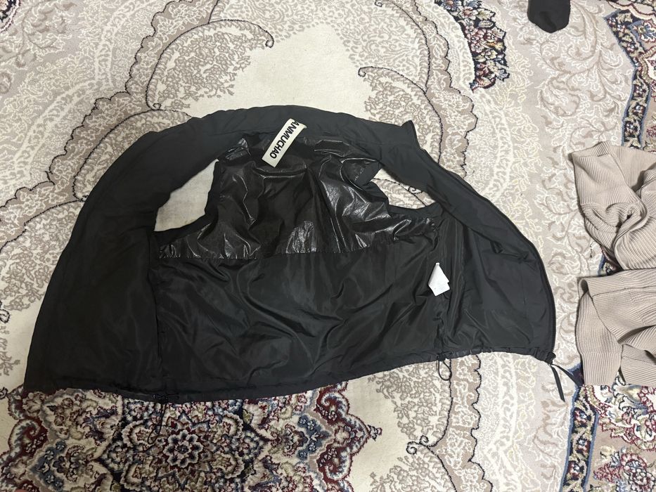 Безрукавка черного цвета