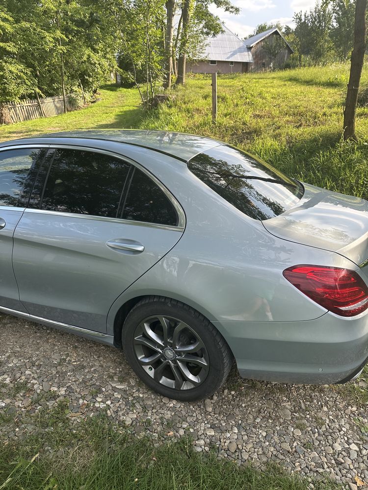 Vând Mercedes C200 D