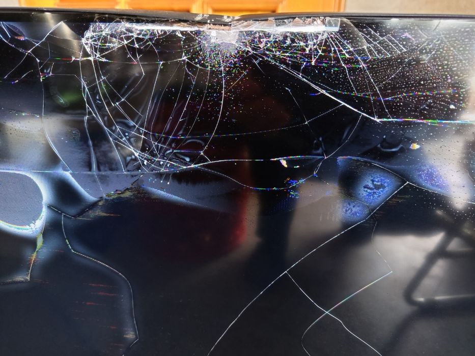 Продавам 2 телевизора на части