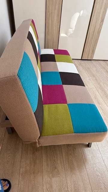Canapea extensibila multicolora cu 3 locuri in stare impecabila