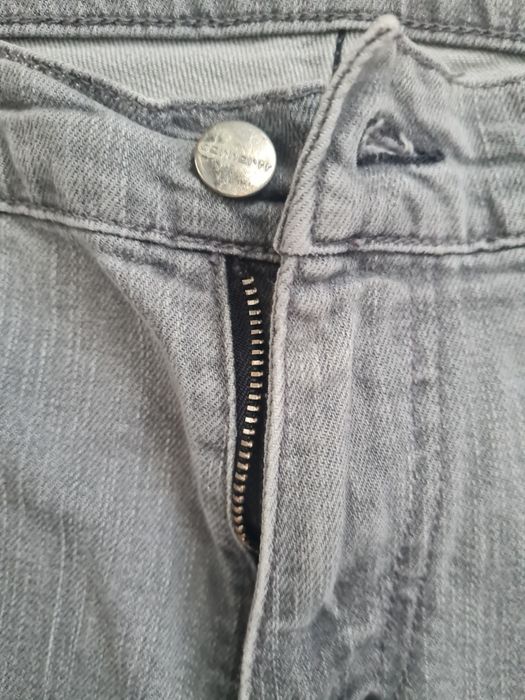 Blugi carhartt 33x32