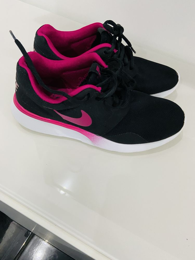Adidasi dama Nike 37,5 (23,5 cm)