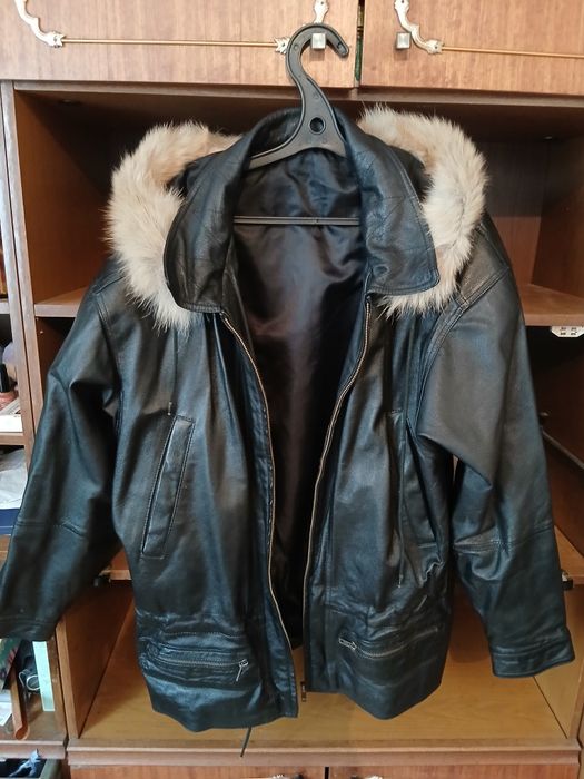 Продам куртку женскую кожаную