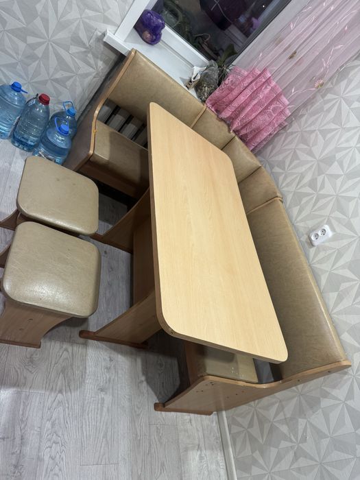 Продам стол угловой в хорошем состоянии