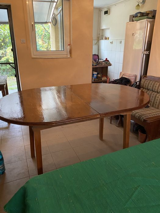 Masă ovală de 6 persoane