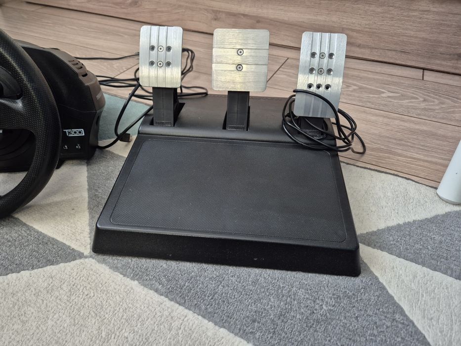 Thrustmaster t300 GT edition в гаранция
