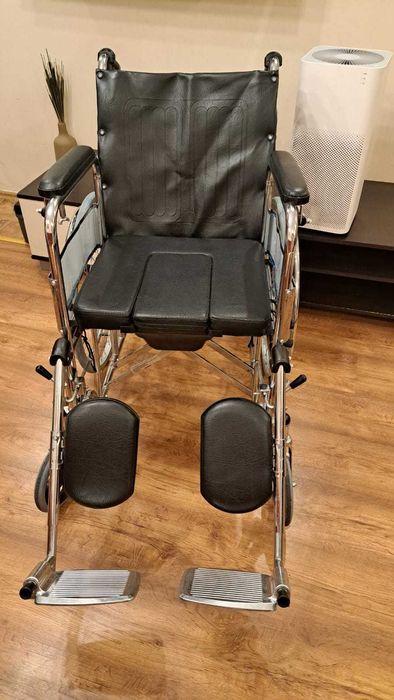 Scaun cu rotile reglabil pentru persoanele cu dizabilitati