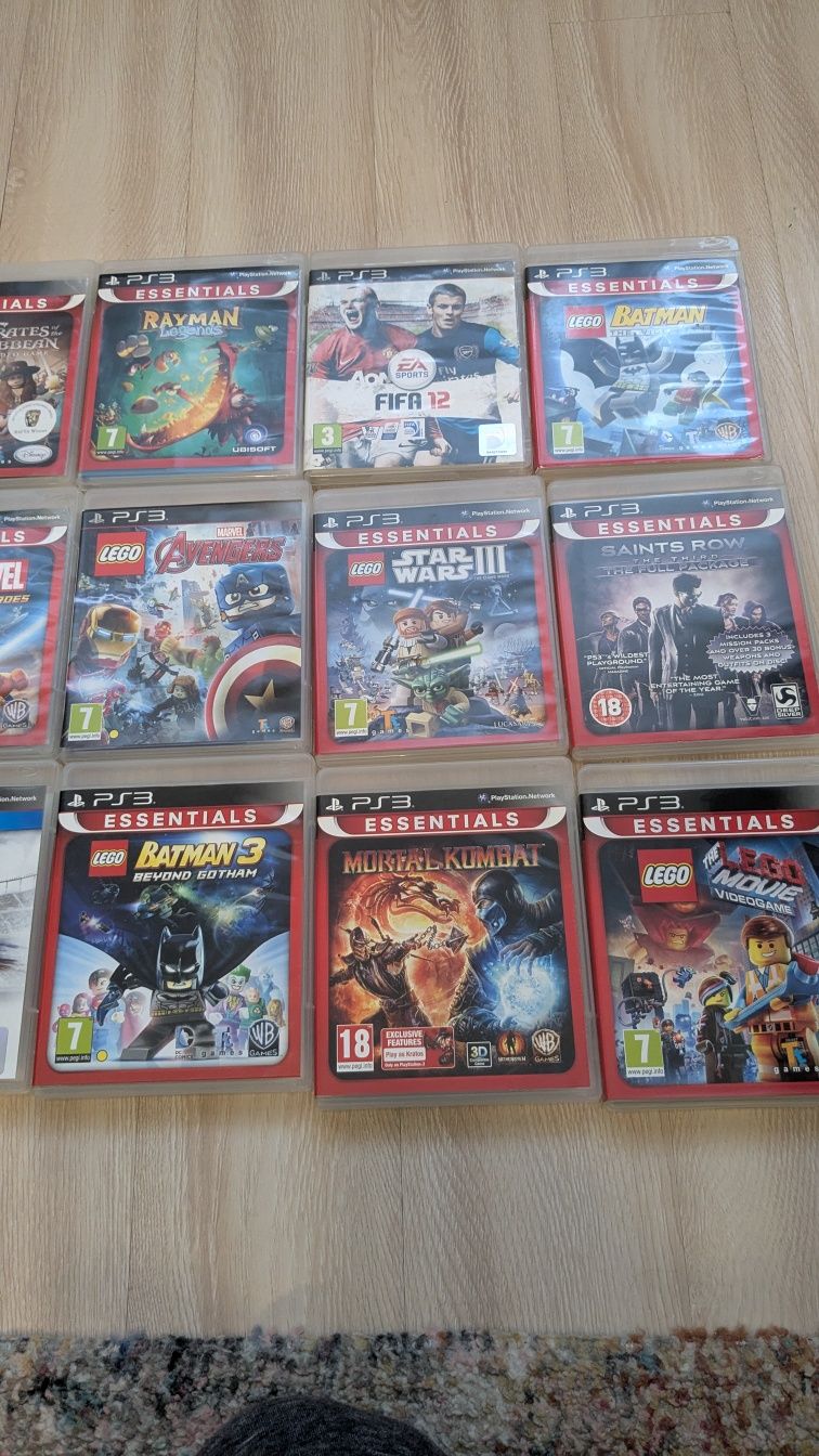PS3 slim + 2 controllere + 18 DVD jocuri