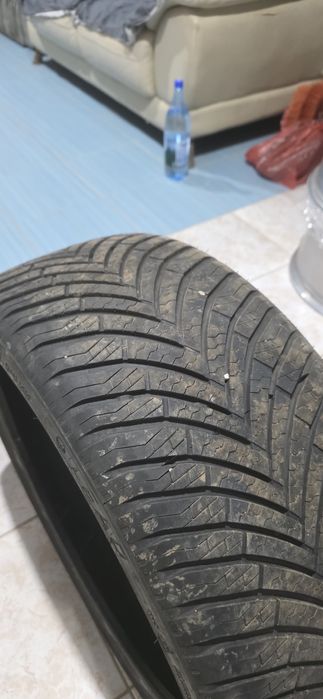 Vand anvelope de iarna 225 35 r19