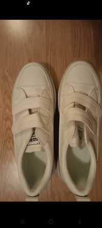 Vând pantofi albi noi 38 fără eticheta