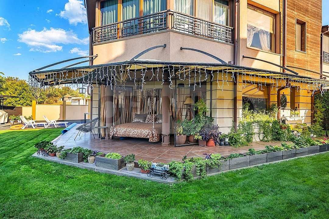 Продава се Къща в Варна, м-т Зеленика - 400 кв.м за 1500 €/кв.м - Снимка #2