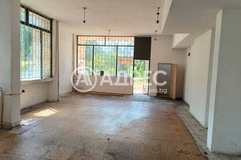 Дава се под наем Магазин в Разград, Васил Левски - 100 кв.м за 459 € - Снимка #1
