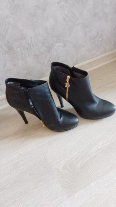 Продам ботфорты в отличном состоянии