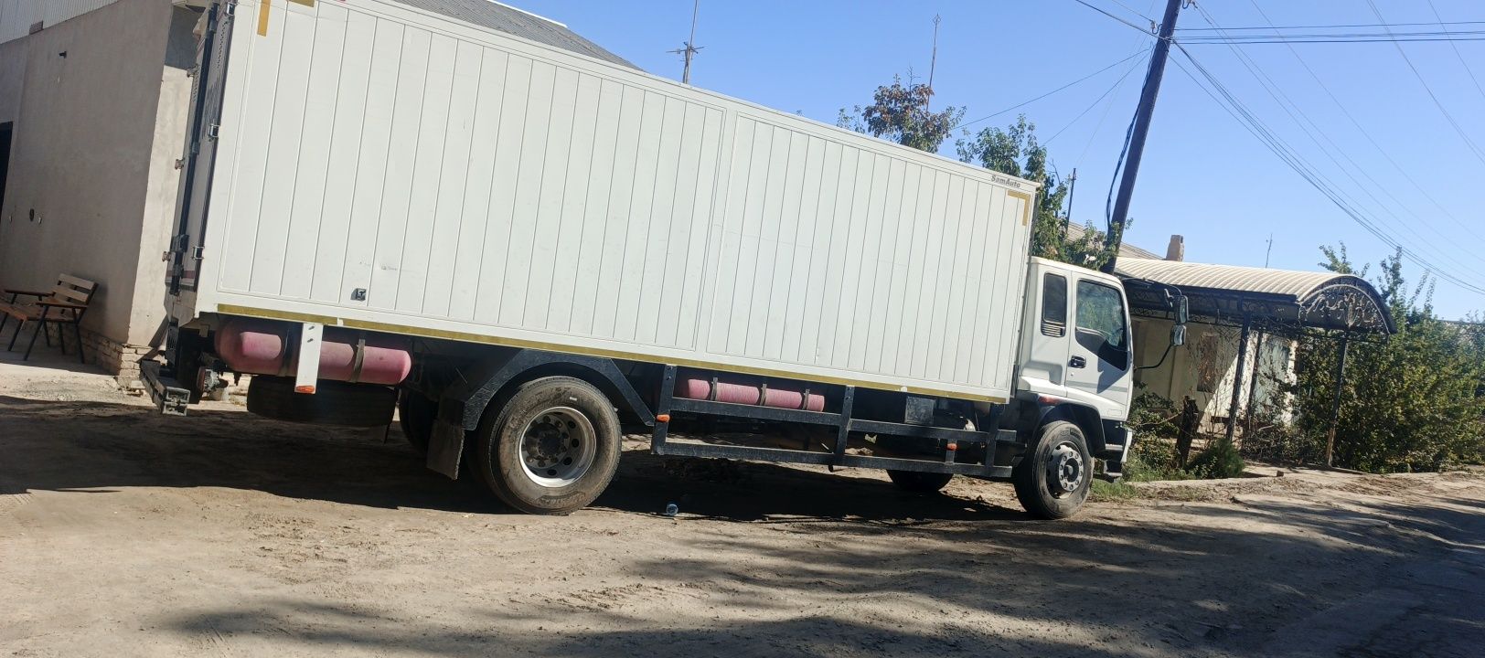 Isuzu 10 tonnalik 2021 sotiladi