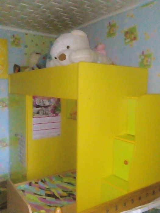 Детская стенка: шкаф, комод, кровать- чердак.