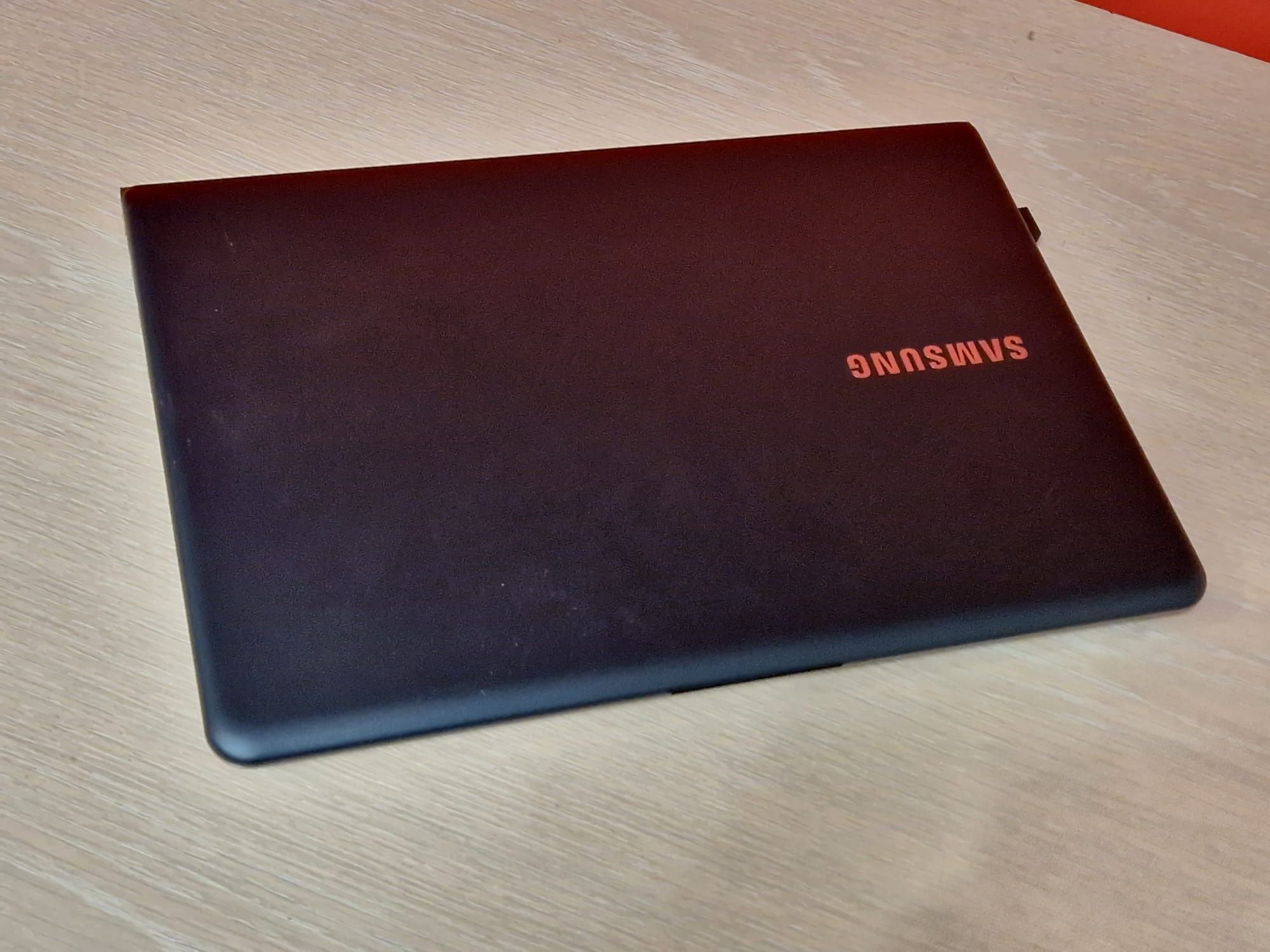 Laptop Samsung slim i5, 8G Ram - 128G-  SSD