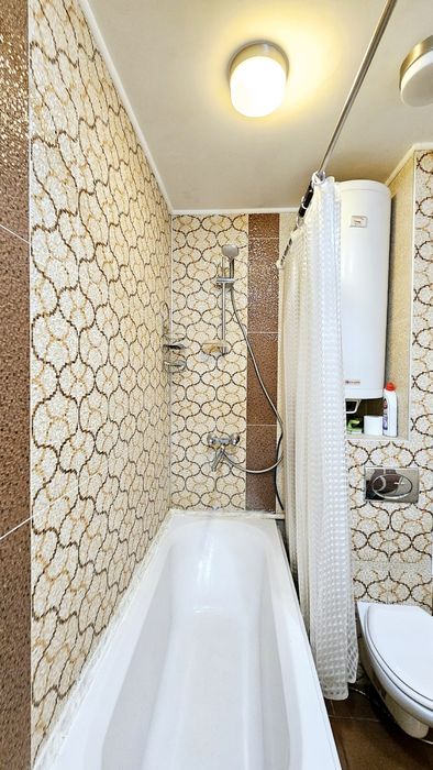 Дава се под наем Тристаен апартамент в Варна, Център - 100 кв.м за 611.49 € - Снимка #7