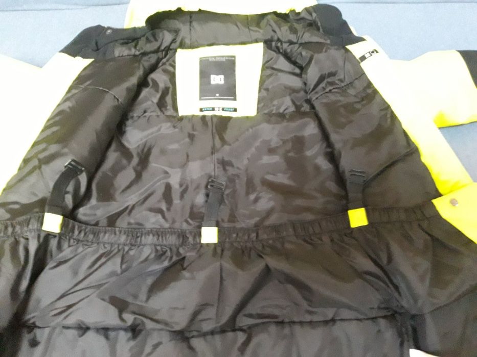 Geaca iarna/ski/snowboard copii DC Defy Jacket Boys marimea XL 14ani