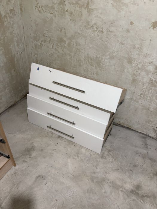 Комод белый  для спальни 4 ящика