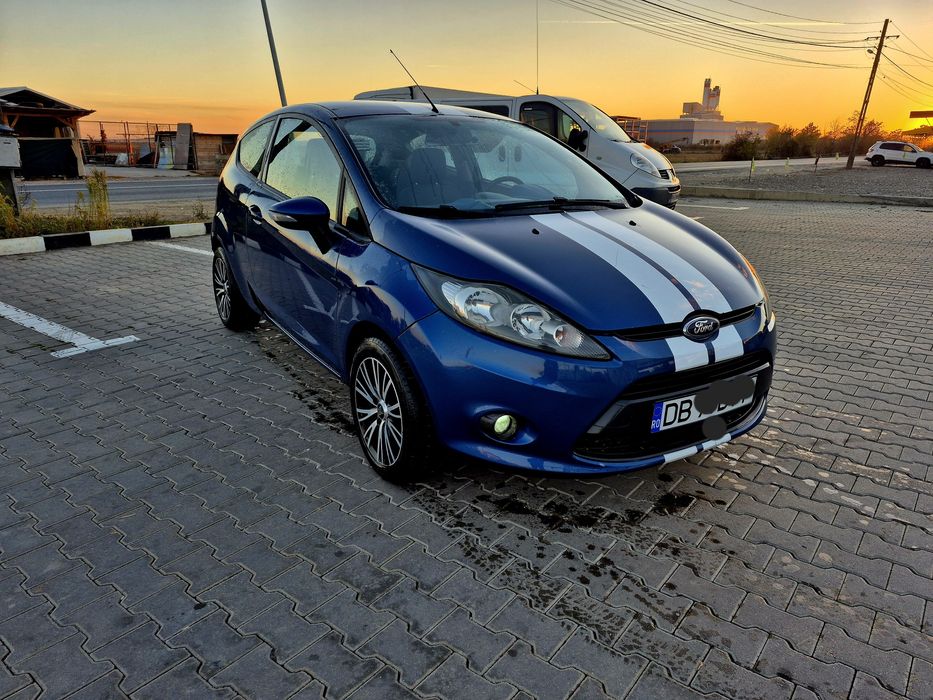 Vand/schimb Ford Fiesta  1.4 benzina an 2010