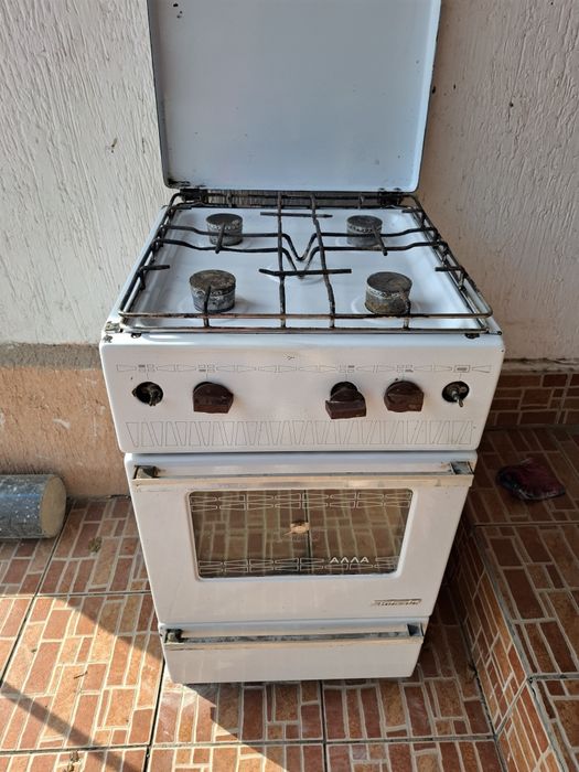 Продам газовую плиту